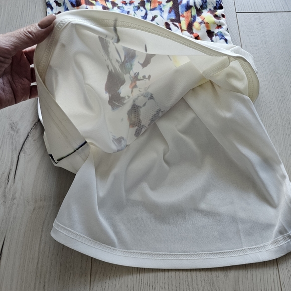 White sleeveless sheath dress with abstract art design - small - Picture 3 of 7